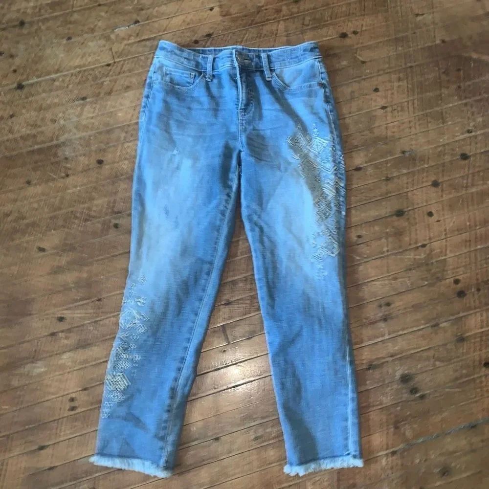 Chico’s girlfriend slim ankle southwest embroidered 2 jeans